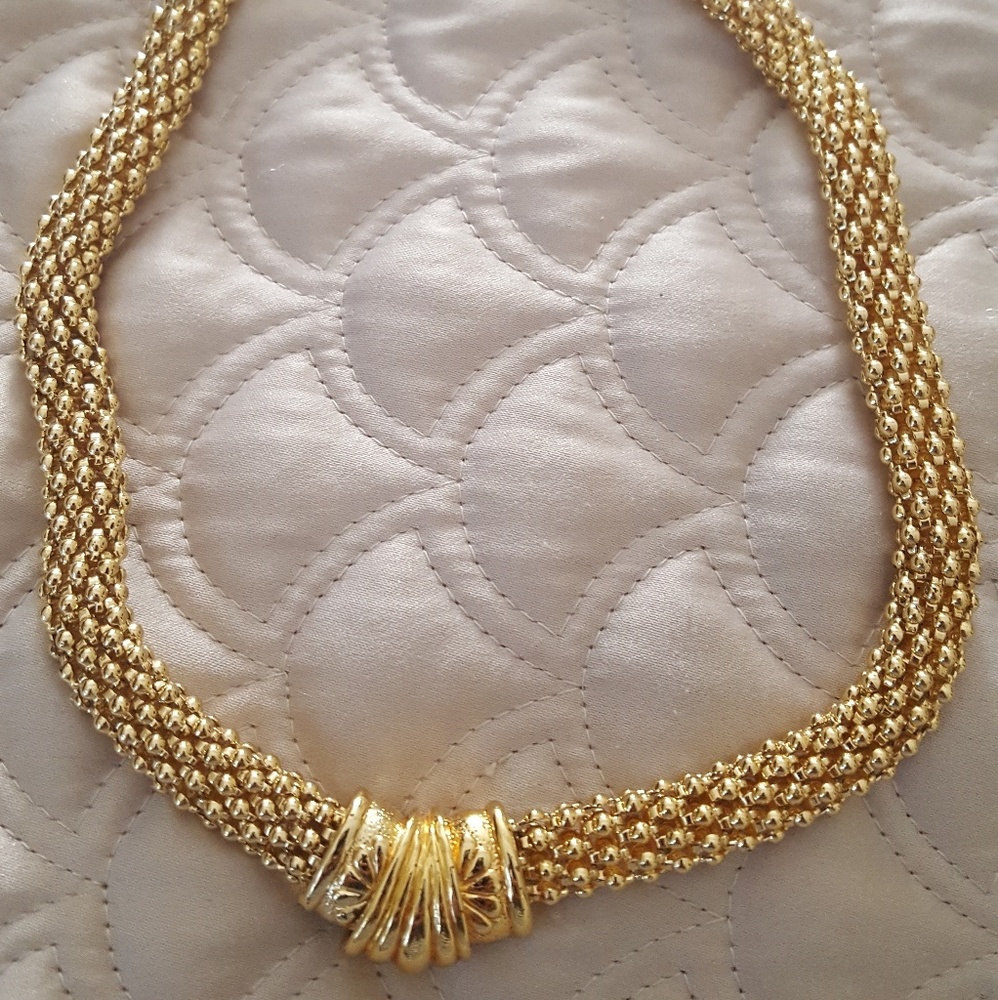 Gold tone rope necklace